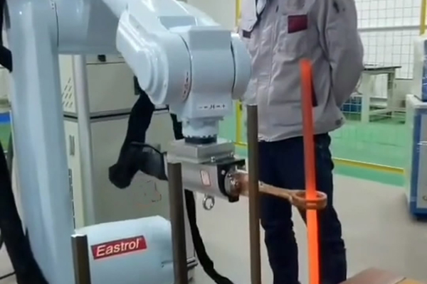 手持式芭乐污视频加热设备 配合机械手臂实现自动化加热
