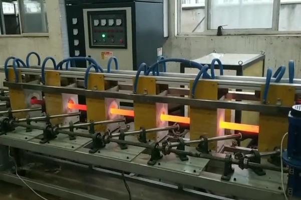 中频圆钢调质生产线实拍 中频芭乐污视频加热设备