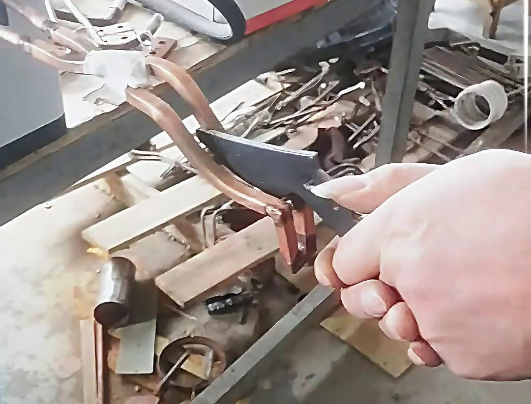 高频淬火机和超高频芭乐污网站下载在刀具淬火工艺中各有优势