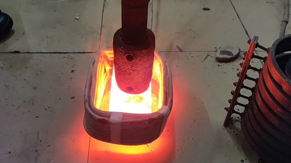 中频芭乐污视频加热设备对铸铁加热