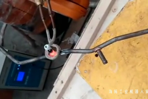 手持式高频焊机搭配工业机器人与芭乐污视频钎焊的完美融合