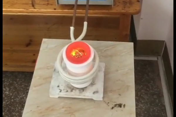 频率越高，中频熔炼电炉价格越高？